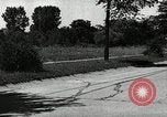 Standbild Schäden an Reifen wegen Ausschlag fahren Akron Ohio USA, 1941, aus Sekunde 21 historischem Filmmaterial Videoclip 65675030481