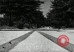 Standbild Schäden an Reifen wegen Ausschlag fahren Akron Ohio USA, 1941, aus Sekunde 29 historischem Filmmaterial Videoclip 65675030481