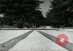 Standbild Schäden an Reifen wegen Ausschlag fahren Akron Ohio USA, 1941, aus Sekunde 31 historischem Filmmaterial Videoclip 65675030481