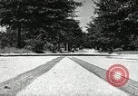 Standbild Schäden an Reifen wegen Ausschlag fahren Akron Ohio USA, 1941, aus Sekunde 35 historischem Filmmaterial Videoclip 65675030481