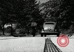 Standbild Schäden an Reifen wegen Ausschlag fahren Akron Ohio USA, 1941, aus Sekunde 50 historischem Filmmaterial Videoclip 65675030481