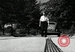 Standbild Schäden an Reifen wegen Ausschlag fahren Akron Ohio USA, 1941, aus Sekunde 54 historischem Filmmaterial Videoclip 65675030481