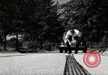 Standbild Schäden an Reifen wegen Ausschlag fahren Akron Ohio USA, 1941, aus Sekunde 56 historischem Filmmaterial Videoclip 65675030481