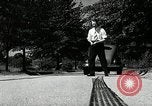 Standbild Schäden an Reifen wegen Ausschlag fahren Akron Ohio USA, 1941, aus Sekunde 62 historischem Filmmaterial Videoclip 65675030481
