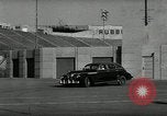 Standbild Wenden mit hoher Geschwindigkeit mit dem Auto vor Stadion Akron Ohio USA, 1941, aus Sekunde 18 historischem Filmmaterial Videoclip 65675030482