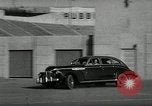 Standbild Wenden mit hoher Geschwindigkeit mit dem Auto vor Stadion Akron Ohio USA, 1941, aus Sekunde 22 historischem Filmmaterial Videoclip 65675030482
