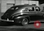 Standbild Wenden mit hoher Geschwindigkeit mit dem Auto vor Stadion Akron Ohio USA, 1941, aus Sekunde 27 historischem Filmmaterial Videoclip 65675030482