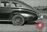Standbild Wenden mit hoher Geschwindigkeit mit dem Auto vor Stadion Akron Ohio USA, 1941, aus Sekunde 35 historischem Filmmaterial Videoclip 65675030482