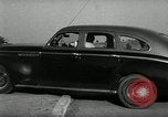Standbild Wenden mit hoher Geschwindigkeit mit dem Auto vor Stadion Akron Ohio USA, 1941, aus Sekunde 39 historischem Filmmaterial Videoclip 65675030482