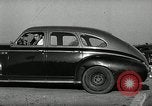 Standbild Wenden mit hoher Geschwindigkeit mit dem Auto vor Stadion Akron Ohio USA, 1941, aus Sekunde 41 historischem Filmmaterial Videoclip 65675030482