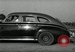 Standbild Wenden mit hoher Geschwindigkeit mit dem Auto vor Stadion Akron Ohio USA, 1941, aus Sekunde 42 historischem Filmmaterial Videoclip 65675030482