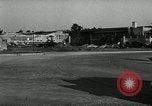 Standbild Wenden mit hoher Geschwindigkeit mit dem Auto vor Stadion Akron Ohio USA, 1941, aus Sekunde 44 historischem Filmmaterial Videoclip 65675030482