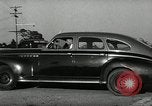 Standbild Wenden mit hoher Geschwindigkeit mit dem Auto vor Stadion Akron Ohio USA, 1941, aus Sekunde 49 historischem Filmmaterial Videoclip 65675030482