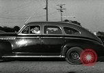 Standbild Wenden mit hoher Geschwindigkeit mit dem Auto vor Stadion Akron Ohio USA, 1941, aus Sekunde 50 historischem Filmmaterial Videoclip 65675030482