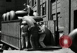 Standbild Arbeitnehmer rolling große Reifen Schläuche Akron Ohio USA, 1941, aus Sekunde 53 historischem Filmmaterial Videoclip 65675030483