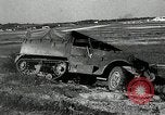 Immagine di A mezza via camion cisterna di miscelazione via e pneumatici Akron Ohio USA, 1941, secondo 21 filmato di repertorio 65675030484