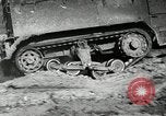 Immagine di A mezza via camion cisterna di miscelazione via e pneumatici Akron Ohio USA, 1941, secondo 27 filmato di repertorio 65675030484