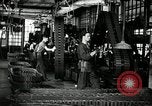 Immagine di Mezza carreggiata linea di assemblaggio Akron Ohio USA, 1941, secondo 3 filmato di repertorio 65675030485