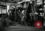 Immagine di Mezza carreggiata linea di assemblaggio Akron Ohio USA, 1941, secondo 9 filmato di repertorio 65675030485