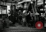 Immagine di Mezza carreggiata linea di assemblaggio Akron Ohio USA, 1941, secondo 17 filmato di repertorio 65675030485