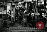 Immagine di Mezza carreggiata linea di assemblaggio Akron Ohio USA, 1941, secondo 18 filmato di repertorio 65675030485