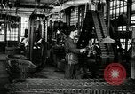 Immagine di Mezza carreggiata linea di assemblaggio Akron Ohio USA, 1941, secondo 19 filmato di repertorio 65675030485