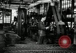 Immagine di Mezza carreggiata linea di assemblaggio Akron Ohio USA, 1941, secondo 20 filmato di repertorio 65675030485