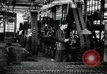 Immagine di Mezza carreggiata linea di assemblaggio Akron Ohio USA, 1941, secondo 21 filmato di repertorio 65675030485