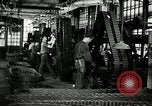Immagine di Mezza carreggiata linea di assemblaggio Akron Ohio USA, 1941, secondo 26 filmato di repertorio 65675030485