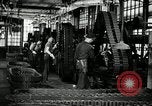 Immagine di Mezza carreggiata linea di assemblaggio Akron Ohio USA, 1941, secondo 31 filmato di repertorio 65675030485