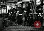 Immagine di Mezza carreggiata linea di assemblaggio Akron Ohio USA, 1941, secondo 32 filmato di repertorio 65675030485
