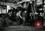 Immagine di Mezza carreggiata linea di assemblaggio Akron Ohio USA, 1941, secondo 35 filmato di repertorio 65675030485