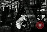 Immagine di Mezza carreggiata linea di assemblaggio Akron Ohio USA, 1941, secondo 36 filmato di repertorio 65675030485