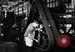 Immagine di Mezza carreggiata linea di assemblaggio Akron Ohio USA, 1941, secondo 38 filmato di repertorio 65675030485