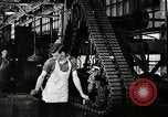 Immagine di Mezza carreggiata linea di assemblaggio Akron Ohio USA, 1941, secondo 42 filmato di repertorio 65675030485
