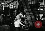 Immagine di Mezza carreggiata linea di assemblaggio Akron Ohio USA, 1941, secondo 44 filmato di repertorio 65675030485
