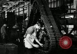 Immagine di Mezza carreggiata linea di assemblaggio Akron Ohio USA, 1941, secondo 47 filmato di repertorio 65675030485