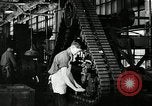 Immagine di Mezza carreggiata linea di assemblaggio Akron Ohio USA, 1941, secondo 55 filmato di repertorio 65675030485