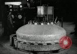 Image pneu à Goodrich compagnie en caoutchouc de vulcanisation Akron Ohio USA, 1941, de la seconde 7 séquences d'archives historiques vidéo 65675030486
