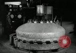 Image pneu à Goodrich compagnie en caoutchouc de vulcanisation Akron Ohio USA, 1941, de la seconde 11 séquences d'archives historiques vidéo 65675030486