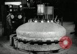 Image pneu à Goodrich compagnie en caoutchouc de vulcanisation Akron Ohio USA, 1941, de la seconde 15 séquences d'archives historiques vidéo 65675030486