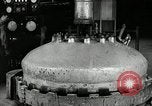 Image pneu à Goodrich compagnie en caoutchouc de vulcanisation Akron Ohio USA, 1941, de la seconde 59 séquences d'archives historiques vidéo 65675030486