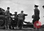 Image visiter agents latino-américain découvrez obusier 155 mm Fort Sill Oklahoma USA, 1942, de la seconde 4 séquences d'archives historiques vidéo 65675030493