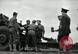 Image visiter agents latino-américain découvrez obusier 155 mm Fort Sill Oklahoma USA, 1942, de la seconde 5 séquences d'archives historiques vidéo 65675030493