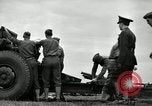 Image visiter agents latino-américain découvrez obusier 155 mm Fort Sill Oklahoma USA, 1942, de la seconde 13 séquences d'archives historiques vidéo 65675030493