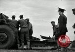 Image visiter agents latino-américain découvrez obusier 155 mm Fort Sill Oklahoma USA, 1942, de la seconde 14 séquences d'archives historiques vidéo 65675030493