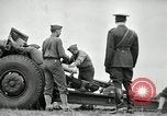 Image visiter agents latino-américain découvrez obusier 155 mm Fort Sill Oklahoma USA, 1942, de la seconde 19 séquences d'archives historiques vidéo 65675030493