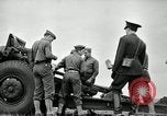Image visiter agents latino-américain découvrez obusier 155 mm Fort Sill Oklahoma USA, 1942, de la seconde 21 séquences d'archives historiques vidéo 65675030493