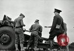 Image visiter agents latino-américain découvrez obusier 155 mm Fort Sill Oklahoma USA, 1942, de la seconde 22 séquences d'archives historiques vidéo 65675030493