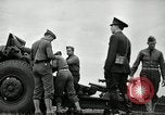 Image visiter agents latino-américain découvrez obusier 155 mm Fort Sill Oklahoma USA, 1942, de la seconde 23 séquences d'archives historiques vidéo 65675030493
